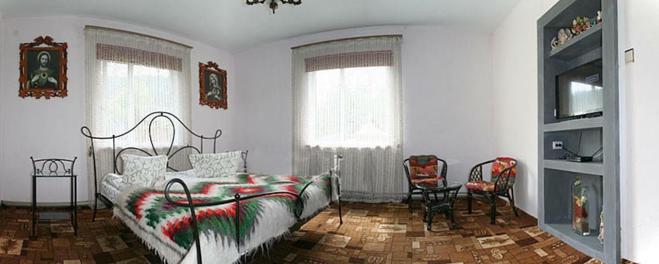 Садиба Там Де Гори Krivorovnya Bagian luar foto